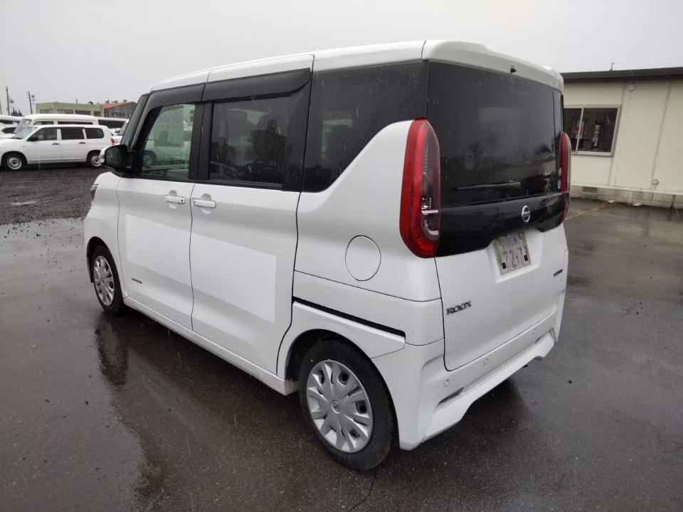 NISSAN ROOX