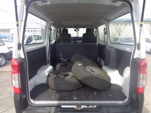 NISSAN NV350 CARAVAN