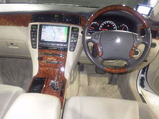 TOYOTA CROWN