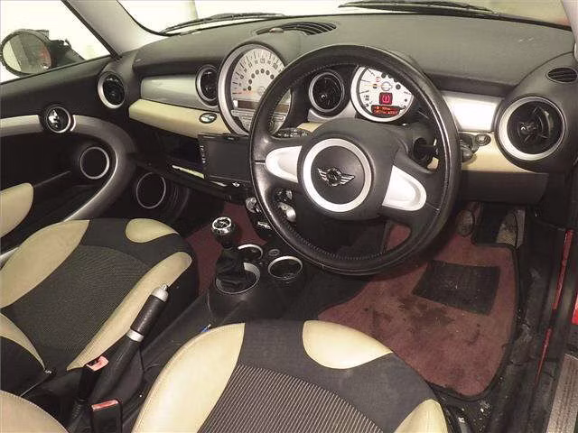 MINI HATCH