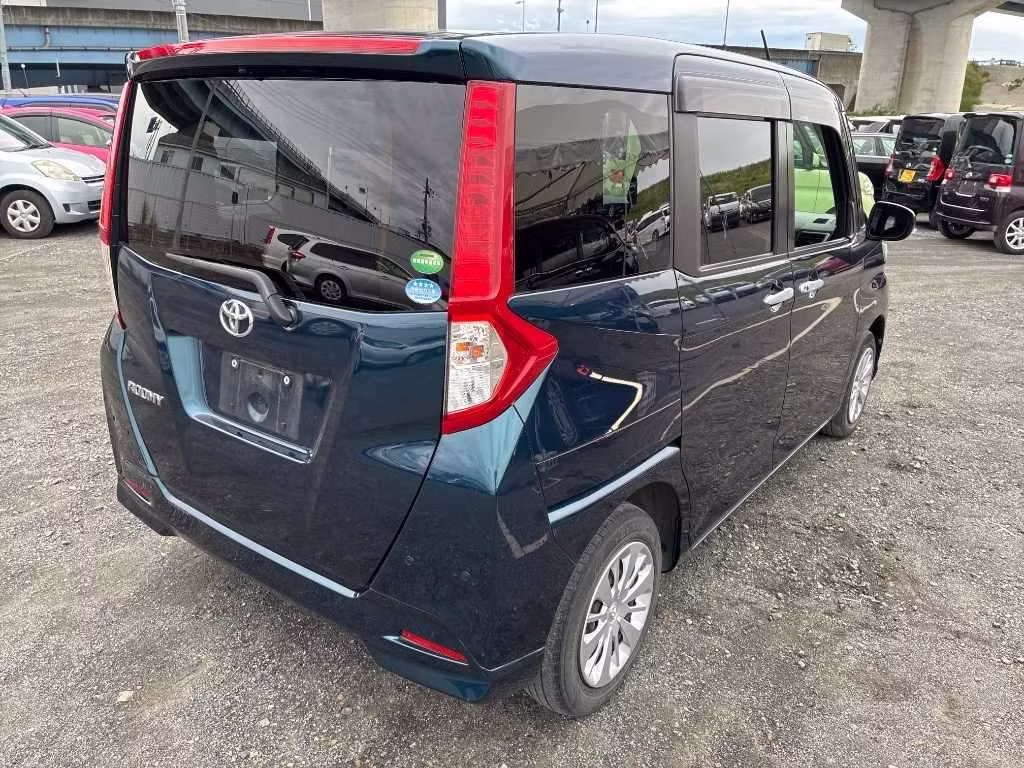TOYOTA ROOMY