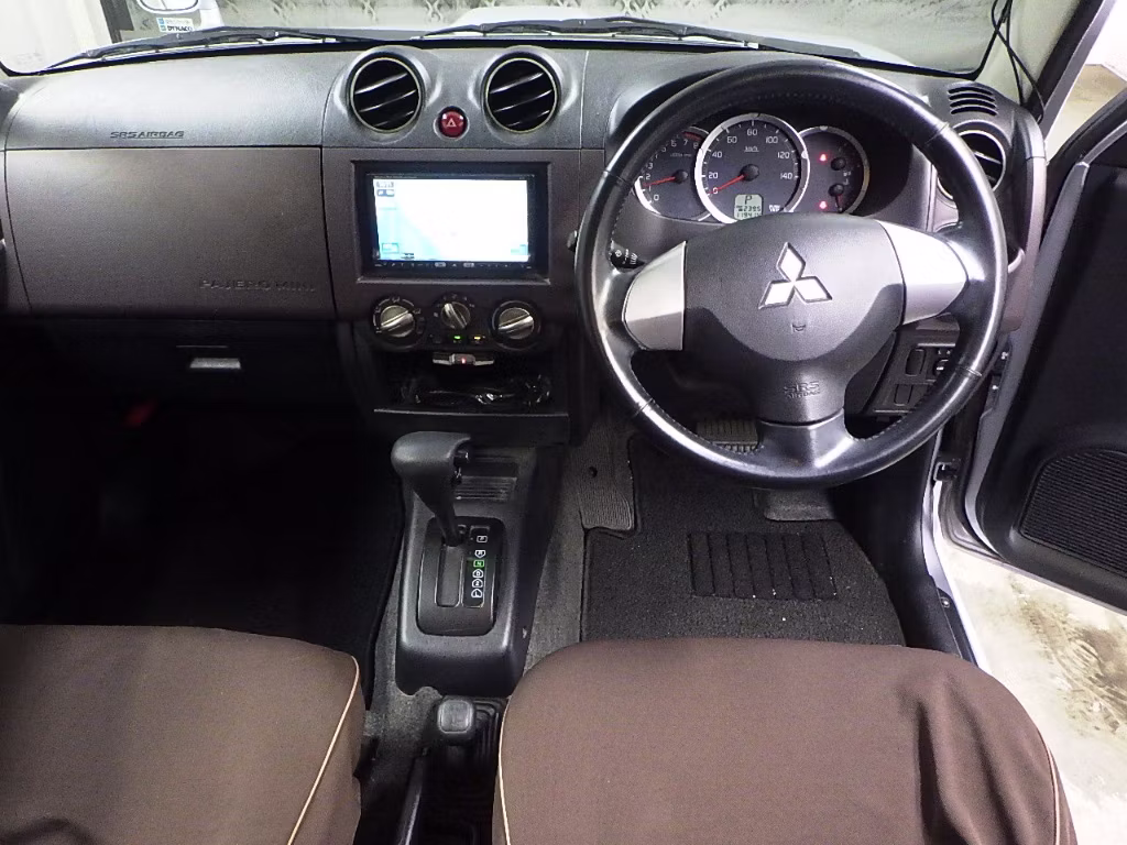 MITSUBISHI PAJERO MINI