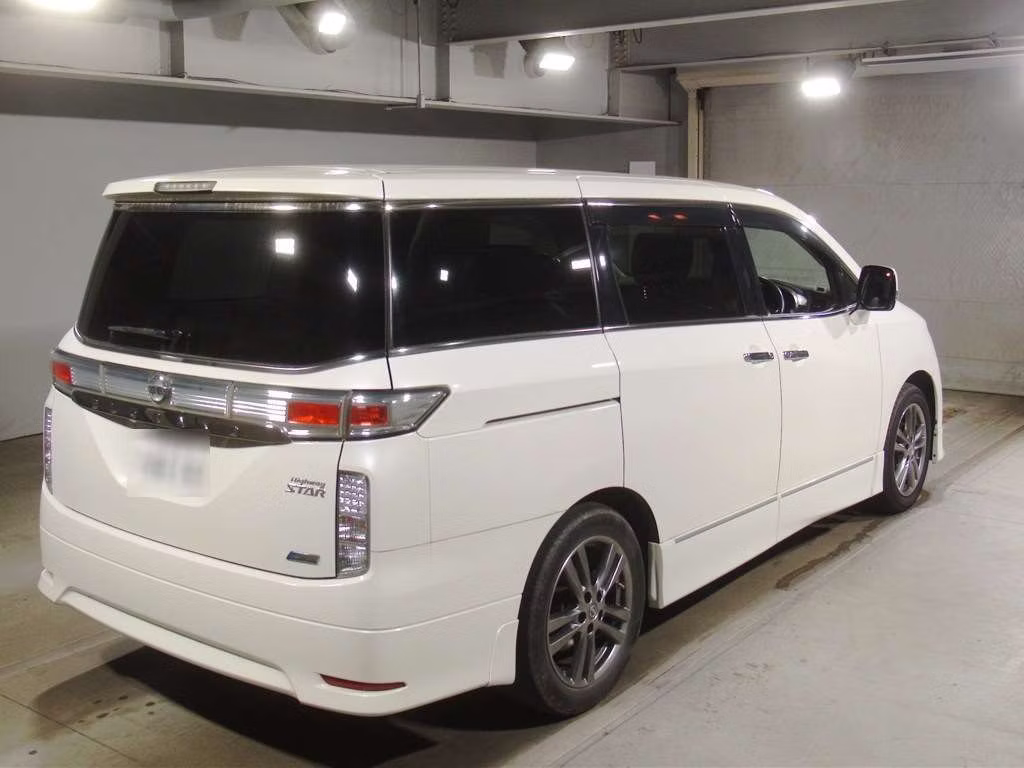 NISSAN ELGRAND