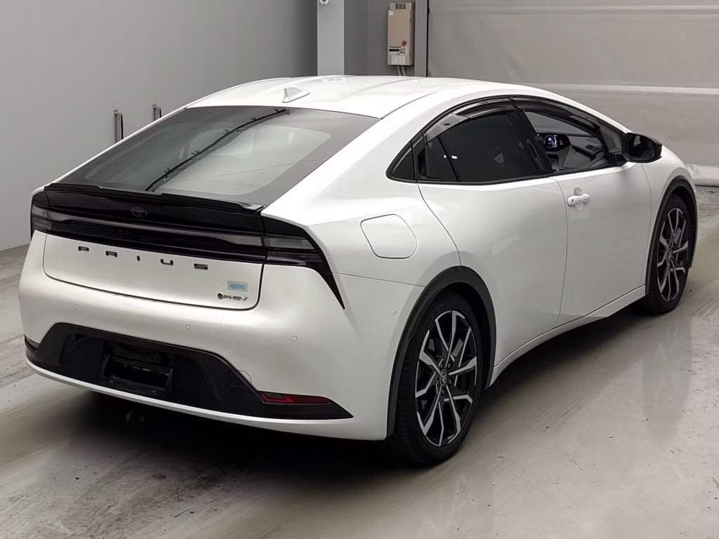 TOYOTA PRIUS PHV