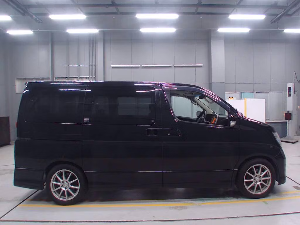 NISSAN ELGRAND