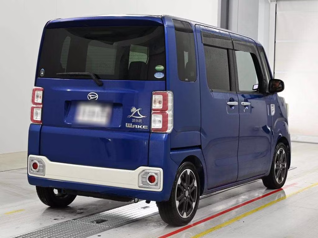DAIHATSU WAKE