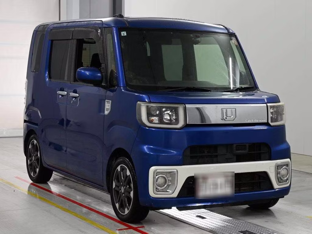 DAIHATSU WAKE