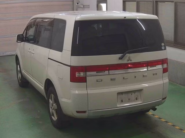 MITSUBISHI DELICA D:5