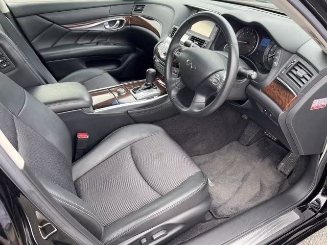 NISSAN FUGA