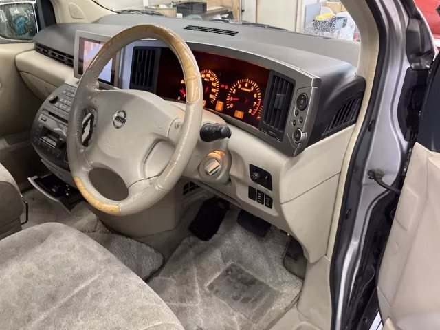 NISSAN ELGRAND
