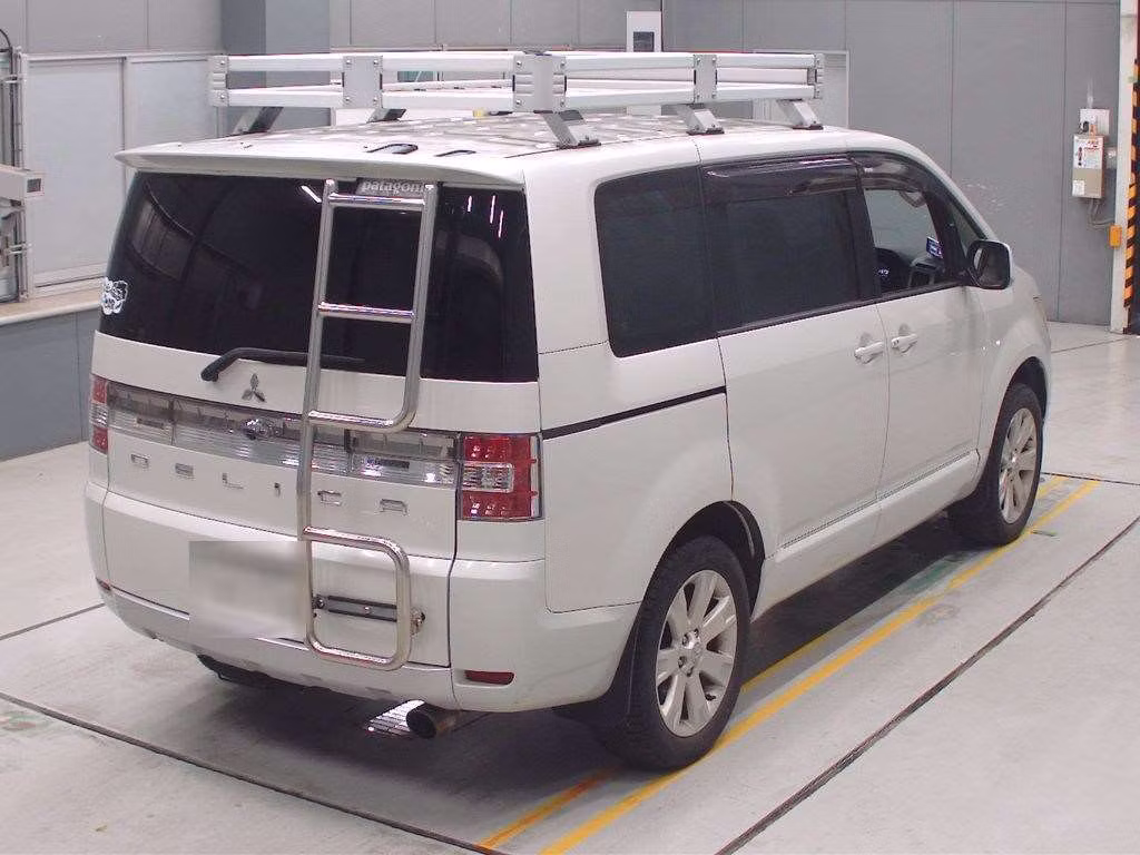MITSUBISHI DELICA D:5