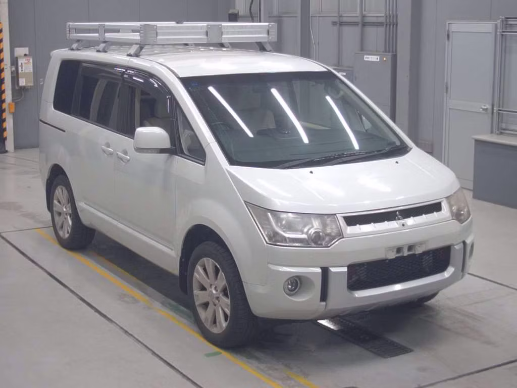 MITSUBISHI DELICA D:5