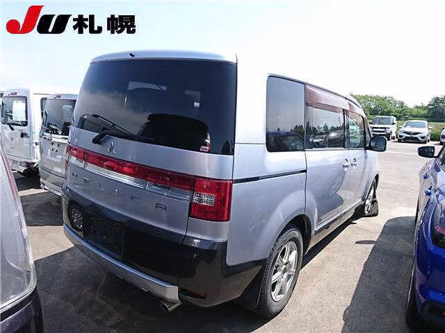 MITSUBISHI DELICA D:5