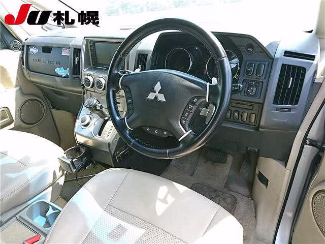 MITSUBISHI DELICA D:5