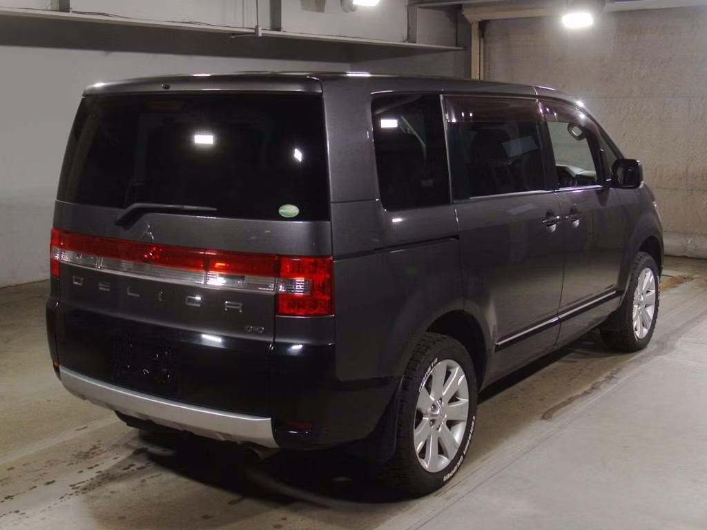 MITSUBISHI DELICA D:5
