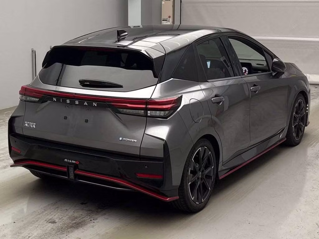 NISSAN AURA
