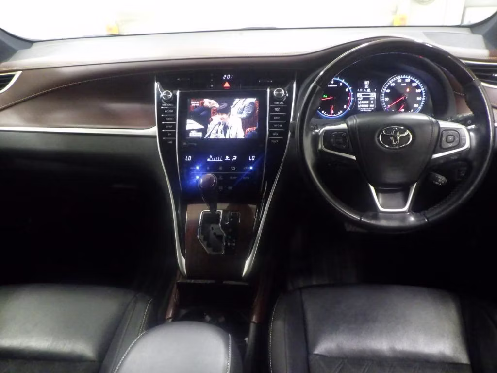 TOYOTA HARRIER