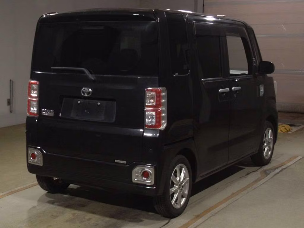 TOYOTA PIXIS MEGA