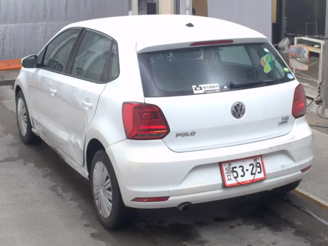 VOLKSWAGEN POLO