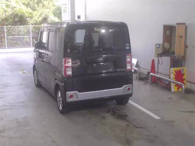 DAIHATSU WAKE