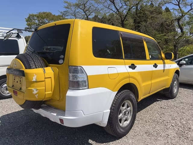 MITSUBISHI PAJERO