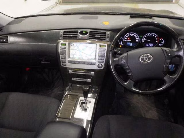 TOYOTA CROWN MAJESTA