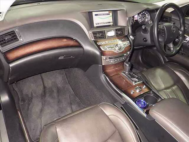 NISSAN FUGA