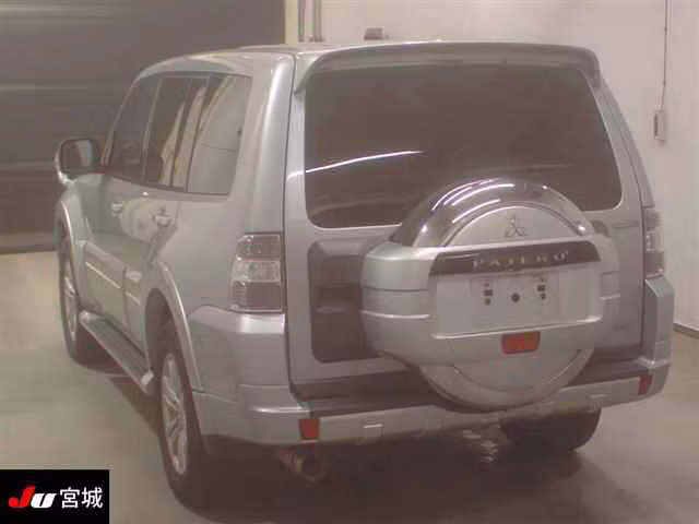 MITSUBISHI PAJERO