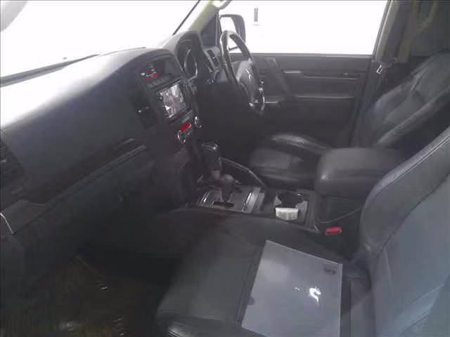 MITSUBISHI PAJERO