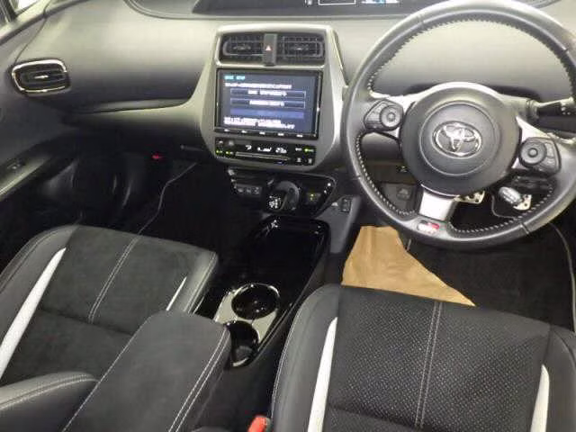TOYOTA PRIUS PHV
