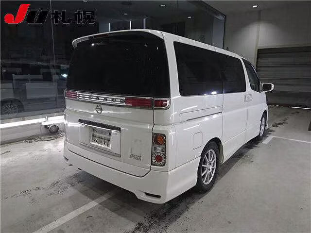 NISSAN ELGRAND
