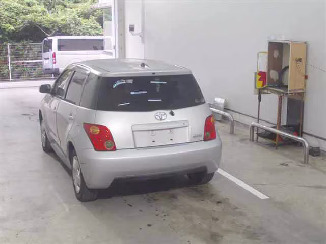 TOYOTA IST