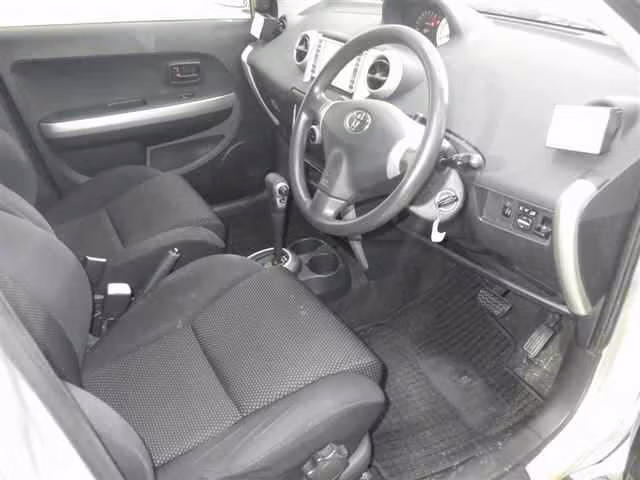 TOYOTA IST