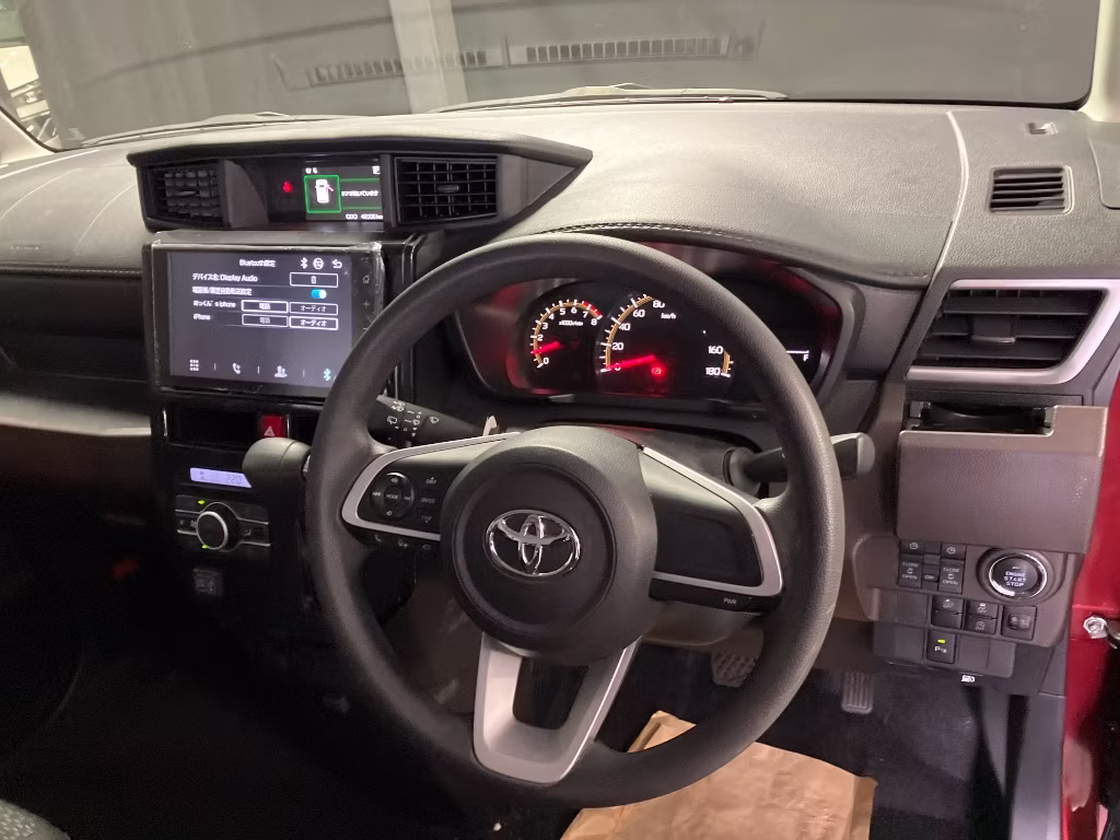 TOYOTA ROOMY