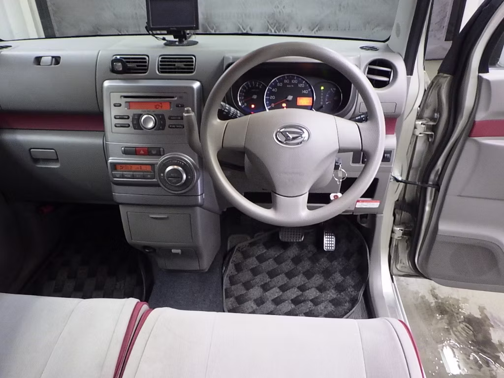 DAIHATSU MOVE CONTE