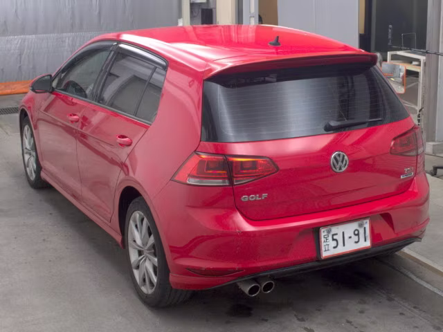 VOLKSWAGEN GOLF