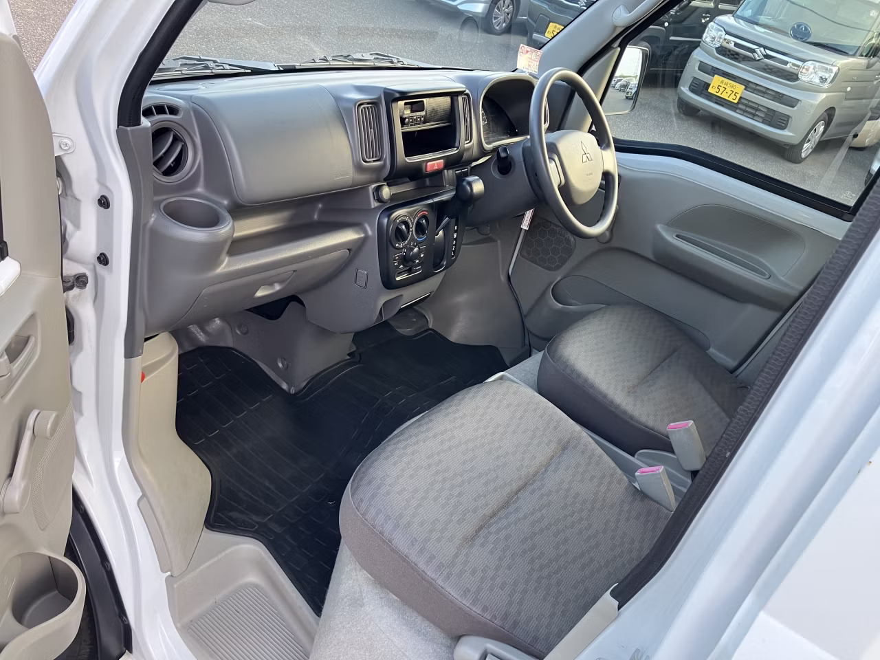MITSUBISHI MINICAB