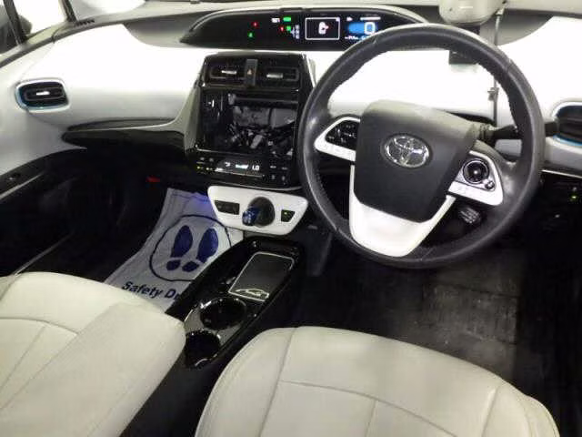 TOYOTA PRIUS PHV