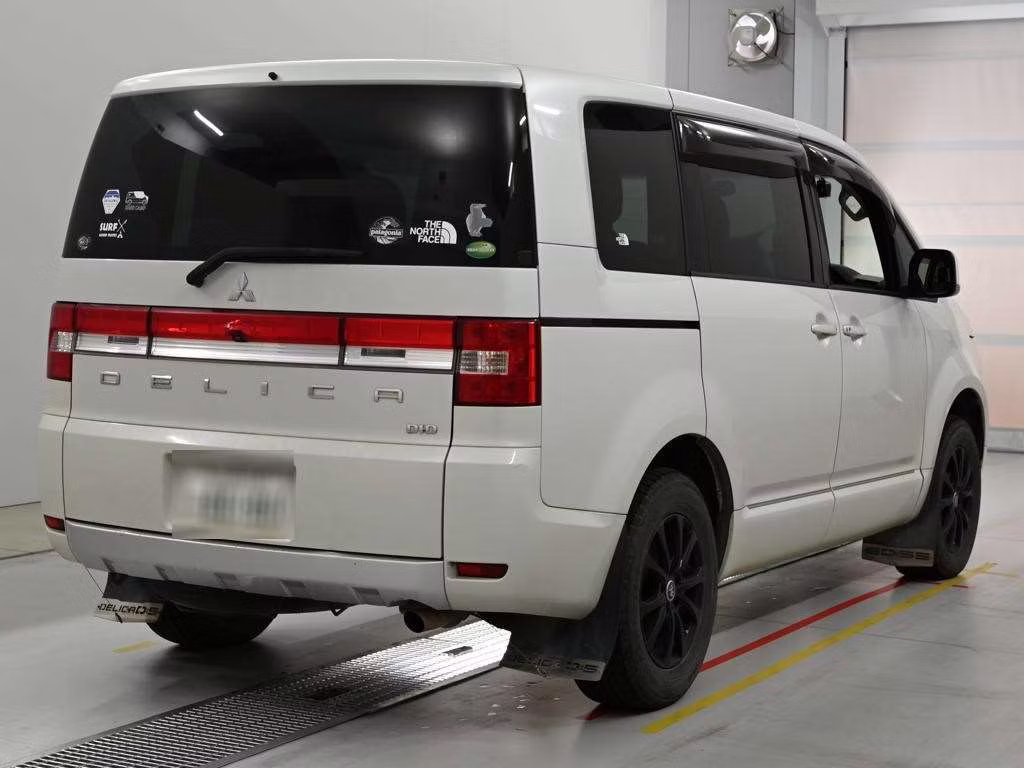 MITSUBISHI DELICA D:5