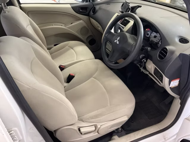 MITSUBISHI COLT