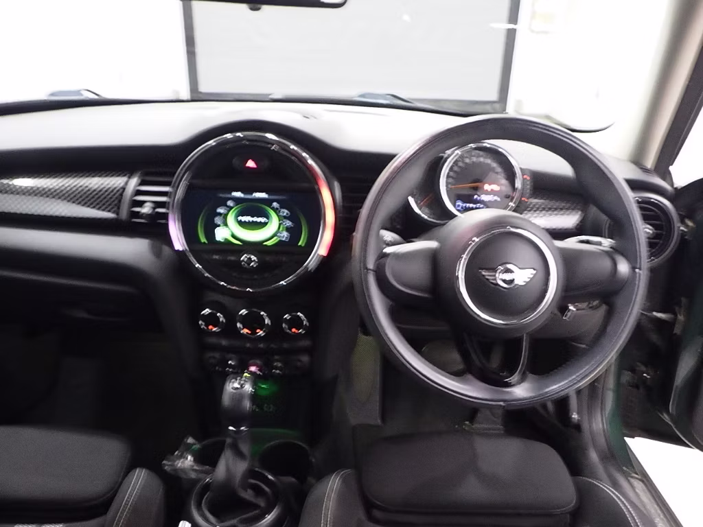 MINI HATCH