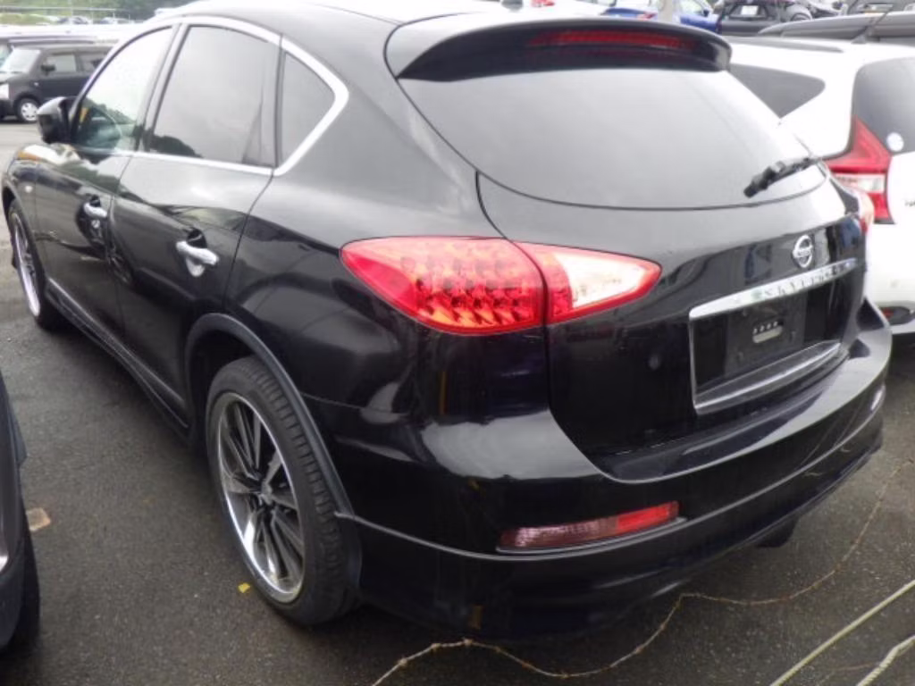 NISSAN SKYLINE CROSSOVER