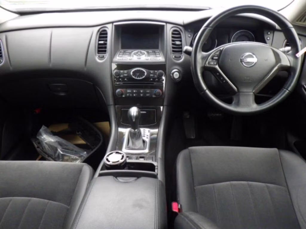 NISSAN SKYLINE CROSSOVER