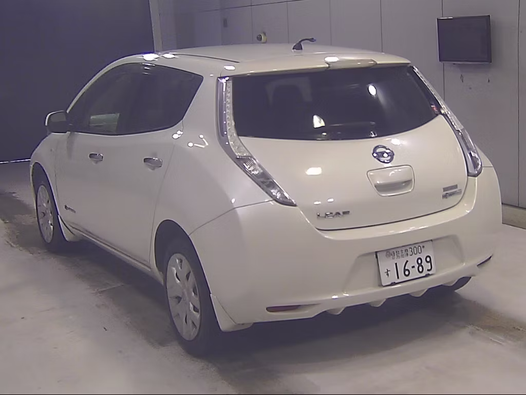 NISSAN LEAF