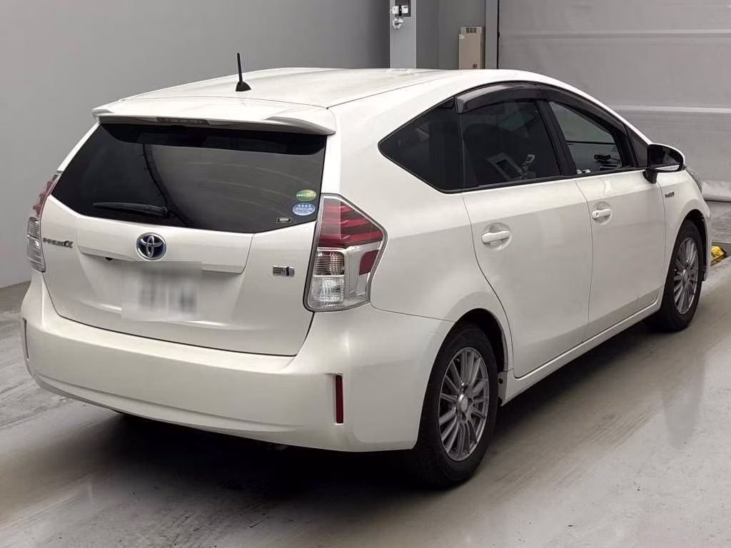 TOYOTA PRIUS ALPHA