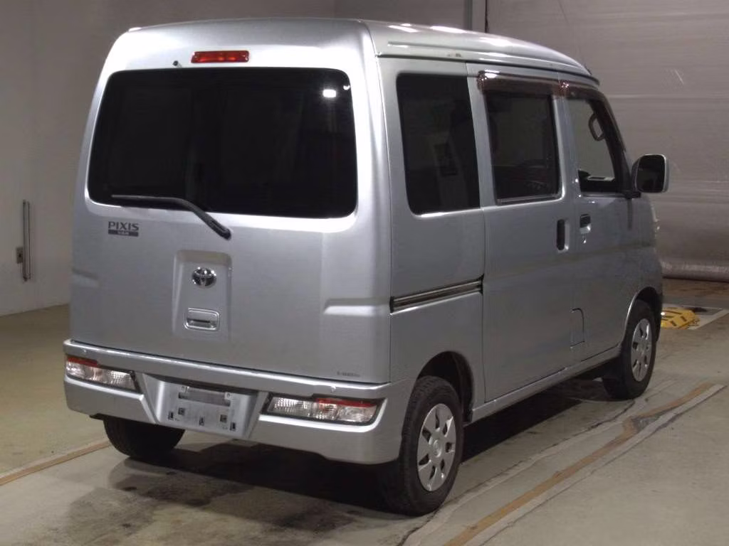 TOYOTA PIXIS VAN
