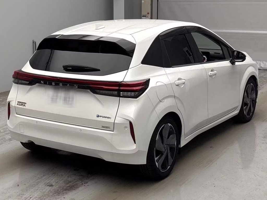 NISSAN AURA