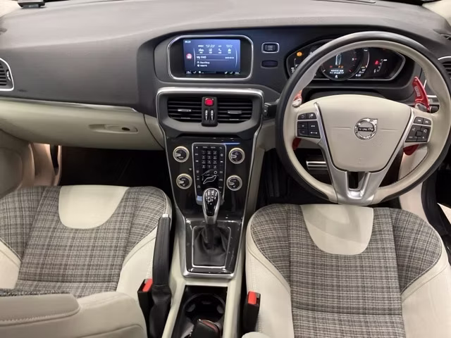 VOLVO V40