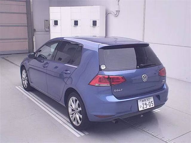 VOLKSWAGEN GOLF