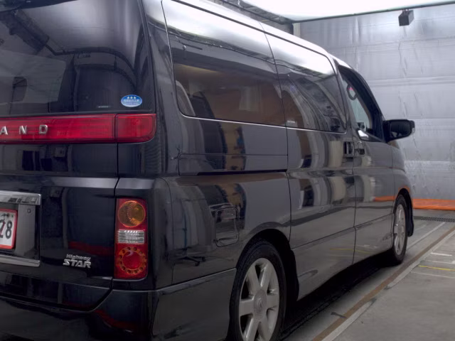 NISSAN ELGRAND
